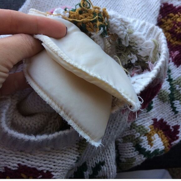 Vintage Floral Heavy Knit White Sweater - Picture 4 of 6